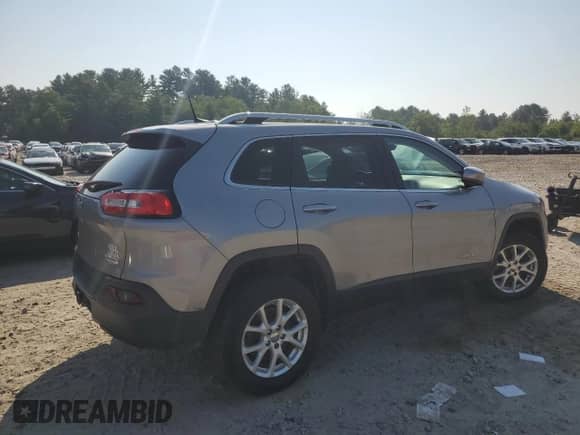 2016 Jeep Cherokee Latitude with VIN 1C4PJMCB2GW100138, listed as a Copart auction lot 64548445 with 211,628 mi miles and Salvage title. Bid and sale history available at DreamBid. Image 3.