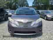 2012 Toyota Sienna XLE z VIN 5TDDK3DC0CS047130, wystawiony jako Copart lot #65435615 z przebiegiem 128 016 mil mil oraz Czysty tytuł • Clean title. Historia ofert i sprzedaży dostępna na DreamBid. Obrazek 5.