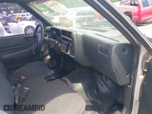 1997 Chevrolet S-10 LS с VIN 1GCCS1442V8158990, выставлен на аукционе IAAI как лот 42591042 с пробегом 136 633 миль миль и . История ставок и продаж доступна на DreamBid. Изображение 5.