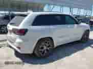 2017 Jeep Grand Cherokee SRT z VIN 1C4RJFDJ0HC699537, wystawiony jako IAAI lot #41781500 z przebiegiem 105 640 mil mil oraz . Historia ofert i sprzedaży dostępna na DreamBid. Obrazek 4.
