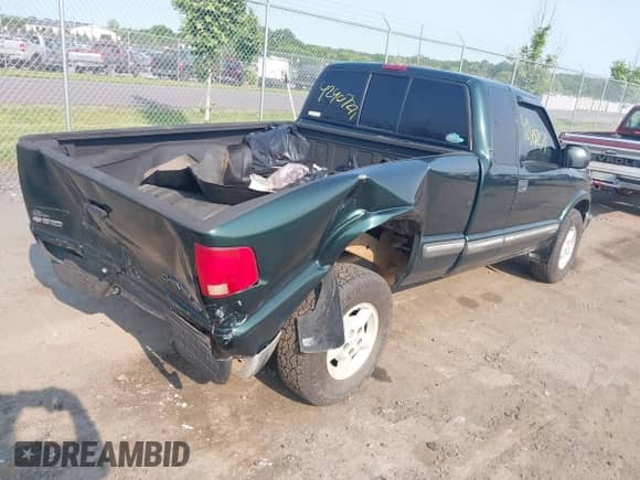 2003 Chevrolet S-10 LS с VIN 1GCDT19X938146546, выставлен на аукционе IAAI как лот 42407271 с пробегом 203 000 миль миль и . История ставок и продаж доступна на DreamBid. Изображение 4.