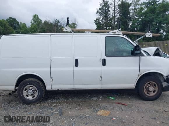 2019 Chevrolet Express Cargo z VIN 1GCWGAFP9K1254643, wystawiony jako IAAI lot #42712912 z przebiegiem 84 123 mil mil oraz . Historia ofert i sprzedaży dostępna na DreamBid. Obrazek 13.