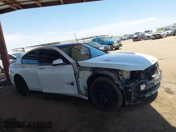 2010 BMW 7 Series 750i with VIN WBAKA8C54ACY36127, listed as a IAAI auction lot 42392407 with 155,740 mi miles and . Bid and sale history available at DreamBid. Image 13.