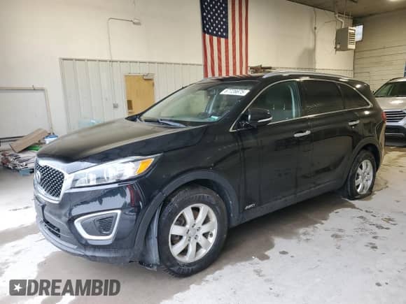 2018 Kia Sorento LX z VIN 5XYPGDA33JG383809, wystawiony jako Copart lot #67726675 z przebiegiem 114 685 mil mil oraz Czysty tytuł • Clean title. Historia ofert i sprzedaży dostępna na DreamBid. Obrazek 1.