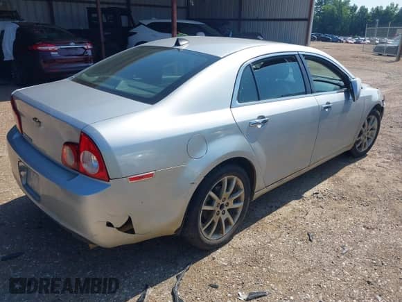 2012 Chevrolet Malibu LTZ z VIN 1G1ZG5E7XCF271129, wystawiony jako IAAI lot #42713063 z przebiegiem 127 511 mil mil oraz . Historia ofert i sprzedaży dostępna na DreamBid. Obrazek 4.