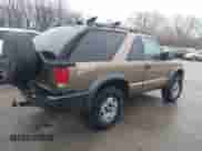 2002 Chevrolet Blazer LS with VIN 1GNCT18W52K170422, listed as a IAAI auction lot 41477271 with 165,150 mi miles and . Bid and sale history available at DreamBid. Image 4.