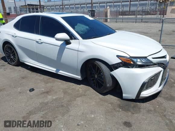 2022 Toyota Camry Hybrid XSE с VIN 4T1K31AK4NU039885, выставлен на аукционе IAAI как лот 42701525 с пробегом 31 018 миль миль и . История ставок и продаж доступна на DreamBid. Изображение 1.
