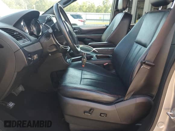 2019 Dodge Grand Caravan GT with VIN 2C4RDGEGXKR623130, listed as a Copart auction lot 84277205 with 107,444 mi miles and Salvage title. Bid and sale history available at DreamBid. Image 7.