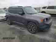 2017 Jeep Renegade Latitude z VIN ZACCJABB8HPF10438, wystawiony jako Copart lot #76149703 z przebiegiem 53 754 mil mil oraz Szkoda całkowita • Salvage title. Historia ofert i sprzedaży dostępna na DreamBid. Obrazek 4.