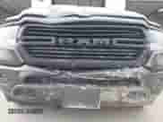 2022 Ram 1500 Laramie z VIN 1C6SRFJM3NN104261, wystawiony jako IAAI lot #42700393 z przebiegiem 99 055 mil mil oraz . Historia ofert i sprzedaży dostępna na DreamBid. Obrazek 17.