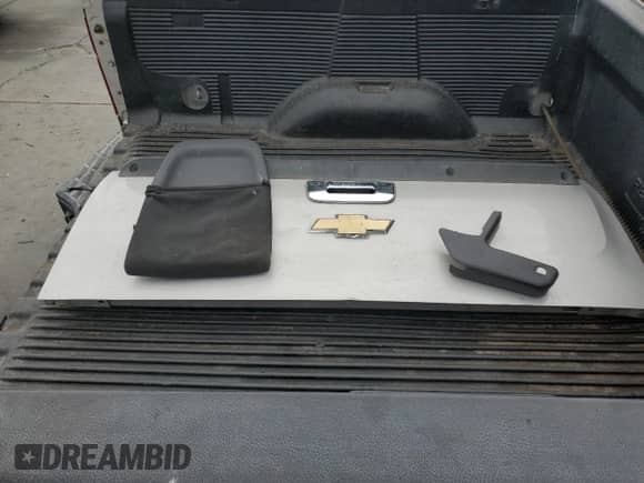2008 Chevrolet Silverado 1500 LS с VIN 2GCEC13C281120276, выставлен на аукционе Copart как лот 81908395 с пробегом 195 512 миль миль и Списание • Salvage title. История ставок и продаж доступна на DreamBid. Изображение 12.