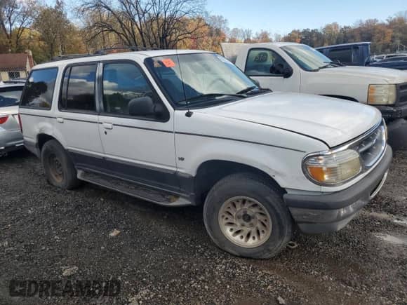 1998 Ford Explorer XLT with VIN 1FMZU35P6WZB60144, listed as a Copart auction lot 90896645 with Not provided miles and Salvage title. Bid and sale history available at DreamBid. Image 4.