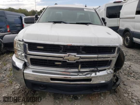 2009 Chevrolet Silverado 2500HD Work Truck z VIN 1GCHC43K59F157421, wystawiony jako Copart lot #73585914 z przebiegiem 243 185 mil mil oraz Szkoda całkowita • Salvage title. Historia ofert i sprzedaży dostępna na DreamBid. Obrazek 5.