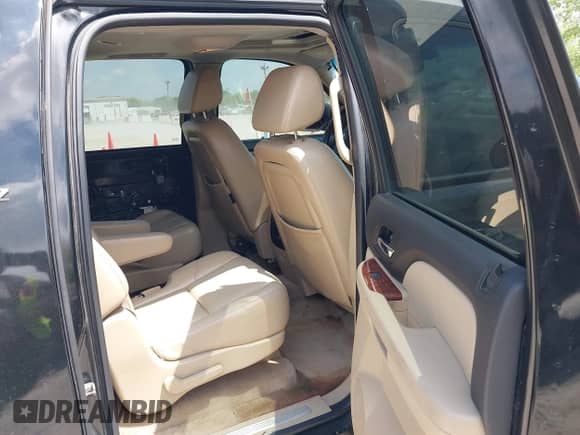 2007 Chevrolet Suburban LTZ с VIN 3GNFK16367G103724, выставлен на аукционе IAAI как лот 42249081 с пробегом 153 201 миль миль и . История ставок и продаж доступна на DreamBid. Изображение 8.