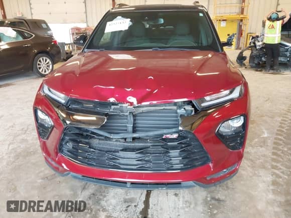 2022 Chevrolet TrailBlazer RS z VIN KL79MUSLXNB133965, wystawiony jako IAAI lot #42527132 z przebiegiem 9 902 mil mil oraz . Historia ofert i sprzedaży dostępna na DreamBid. Obrazek 6.