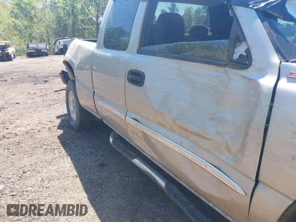 2004 GMC Sierra 1500 SLE with VIN 1GTEK19T54E209388, listed as a IAAI auction lot 41931792 with Not provided miles and . Bid and sale history available at DreamBid. Image 13.