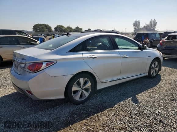 2012 Hyundai Sonata Hybrid with VIN KMHEC4A43CA046888, listed as a Copart auction lot 82755405 with 156,935 mi miles and Clean title. Bid and sale history available at DreamBid. Image 3.