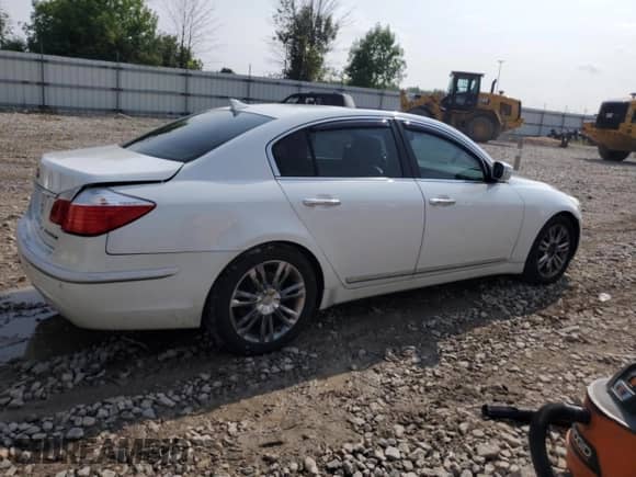 2011 Hyundai Genesis z VIN KMHGC4DF5BU125773, wystawiony jako Copart lot #67371185 z przebiegiem 270 117 mil mil oraz Nie do naprawy • Non repairable. Historia ofert i sprzedaży dostępna na DreamBid. Obrazek 3.