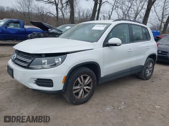 2017 Volkswagen Tiguan S с VIN WVGAV7AX4HK011010, выставлен на аукционе IAAI как лот 41082700 с пробегом 95 661 миль миль и . История ставок и продаж доступна на DreamBid. Изображение 17.