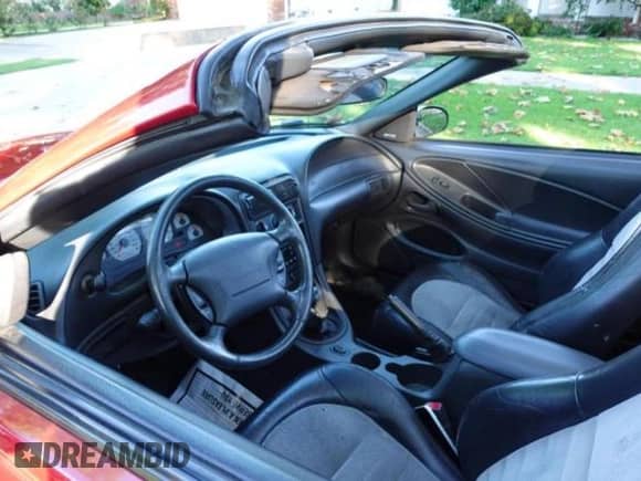 2001 Ford Mustang SVT Cobra z VIN 1FAFP46V31F233911, wystawiony jako Copart lot #90912955 z przebiegiem 176 844 mil mil oraz Czysty tytuł • Clean title. Historia ofert i sprzedaży dostępna na DreamBid. Obrazek 14.