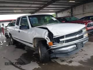 1998 Chevrolet Silverado 1500 z VIN 1GCEC19W0WE133878, wystawiony jako IAAI lot #42574561 z przebiegiem Nie podano mil oraz . Historia ofert i sprzedaży dostępna na DreamBid. Obrazek 1.