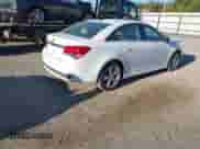 2013 Chevrolet Cruze 2LT z VIN 1G1PE5SBXD7295383, wystawiony jako IAAI lot #43127109 z przebiegiem 106 273 mil mil oraz . Historia ofert i sprzedaży dostępna na DreamBid. Obrazek 4.