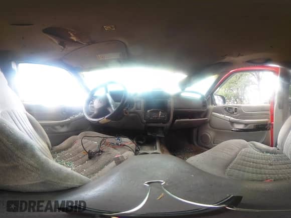 1999 Chevrolet S-10 LS с VIN 1GCCS19X2X8117927, выставлен на аукционе IAAI как лот 42983945 с пробегом 156 644 миль миль и . История ставок и продаж доступна на DreamBid. Изображение 17.