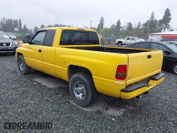 2000 Dodge 1500 z VIN 1B7HC13Z7YJ152714, wystawiony jako IAAI lot #42906538 z przebiegiem 165 270 mil mil oraz . Historia ofert i sprzedaży dostępna na DreamBid. Obrazek 3.