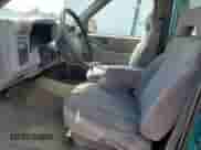 1995 Chevrolet S-10 LS z VIN 1GCCS14W6S8178835, wystawiony jako Copart lot #54881985 z przebiegiem 235 787 mil mil oraz Szkoda całkowita • Salvage title. Historia ofert i sprzedaży dostępna na DreamBid. Obrazek 7.