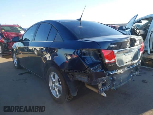 2014 Chevrolet Cruze 1LT z VIN 1G1PC5SB0E7306270, wystawiony jako IAAI lot #43335671 z przebiegiem 125 429 mil mil oraz . Historia ofert i sprzedaży dostępna na DreamBid. Obrazek 3.