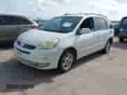 2005 Toyota Sienna XLE z VIN 5TDZA22C15S317622, wystawiony jako IAAI lot #42428944 z przebiegiem 310 848 mil mil oraz . Historia ofert i sprzedaży dostępna na DreamBid. Obrazek 2.