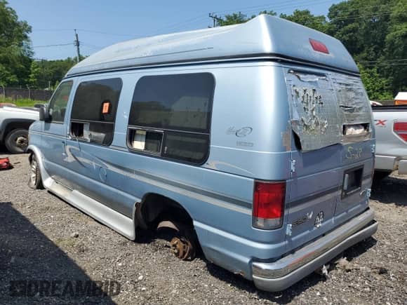 2000 Ford Econoline Cargo Recreational with VIN 1FDRE14L5YHA56690, listed as a Copart auction lot 58926155 with 162,797 mi miles and Salvage title. Bid and sale history available at DreamBid. Image 2.