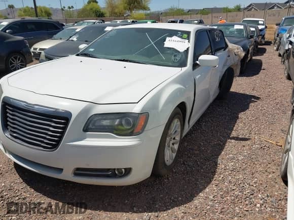 2014 Chrysler 300 S with VIN 2C3CCABG0EH330345, listed as a IAAI auction lot 42164999 with 167,627 mi miles and . Bid and sale history available at DreamBid. Image 21.