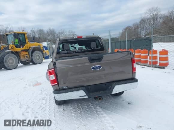 2018 Ford F-150 XL z VIN 1FTEW1EB6JFC63953, wystawiony jako IAAI lot #41304091 z przebiegiem 74 636 mil mil oraz . Historia ofert i sprzedaży dostępna na DreamBid. Obrazek 16.