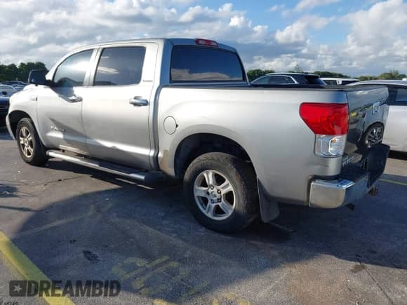 2007 Toyota Tundra Limited z VIN 5TBEV58117S461497, wystawiony jako IAAI lot #43565471 z przebiegiem 334 064 mil mil oraz . Historia ofert i sprzedaży dostępna na DreamBid. Obrazek 3.