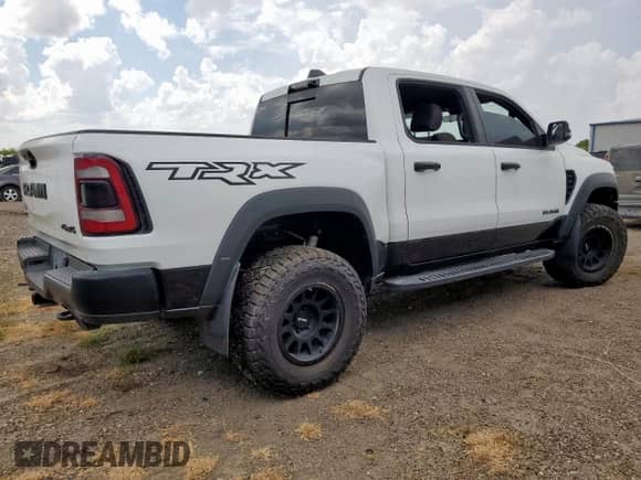 2023 Ram 1500 TRX z VIN 1C6SRFU92PN500501, wystawiony jako Copart lot #64792715 z przebiegiem 23 653 mil mil oraz Szkoda całkowita • Salvage title. Historia ofert i sprzedaży dostępna na DreamBid. Obrazek 3.