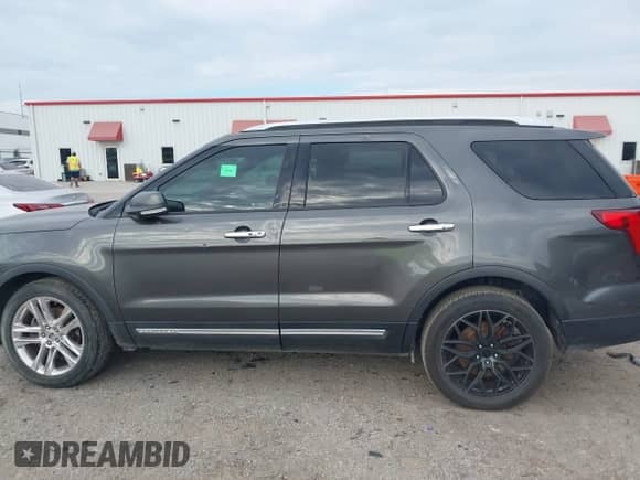 2017 Ford Explorer Limited z VIN 1FM5K7F88HGB70014, wystawiony jako IAAI lot #43334579 z przebiegiem Nie podano mil oraz . Historia ofert i sprzedaży dostępna na DreamBid. Obrazek 14.