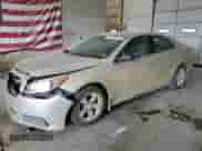 2015 Chevrolet Malibu LS z VIN 1G11B5SL1FF211807, wystawiony jako Copart lot #84881435 z przebiegiem 134 649 mil mil oraz Szkoda całkowita • Salvage title. Historia ofert i sprzedaży dostępna na DreamBid. Obrazek 1.
