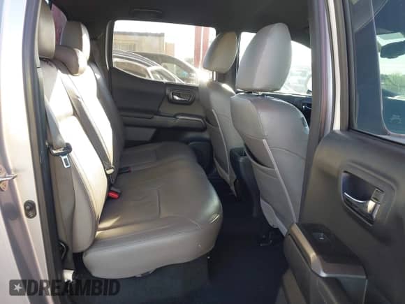 2019 Toyota Tacoma SR5 with VIN 3TMDZ5BN1KM070698, listed as a IAAI auction lot 43439550 with 103,679 mi miles and . Bid and sale history available at DreamBid. Image 8.