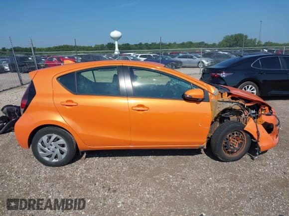2015 Toyota Prius One z VIN JTDKDTB38F1093262, wystawiony jako IAAI lot #42588217 z przebiegiem 32 355 mil mil oraz . Historia ofert i sprzedaży dostępna na DreamBid. Obrazek 13.
