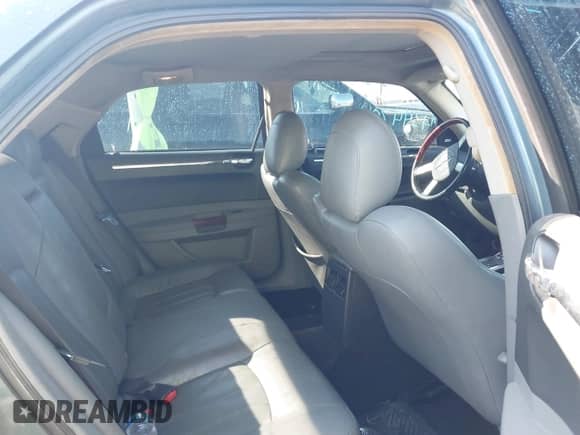 2005 Chrysler 300 C with VIN 2C3AA63H95H524955, listed as a IAAI auction lot 43444704 with 229,566 mi miles and . Bid and sale history available at DreamBid. Image 8.