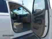 2016 Chevrolet Suburban LT z VIN 1GNSCHKC5GR408920, wystawiony jako IAAI lot #42474090 z przebiegiem 232 354 mil mil oraz . Historia ofert i sprzedaży dostępna na DreamBid. Obrazek 18.