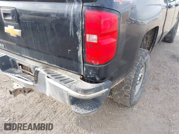 2015 Chevrolet Silverado 2500HD Work Truck с VIN 1GC1KUEG8FF629393, выставлен на аукционе IAAI как лот 42099762 с пробегом 173 053 миль миль и . История ставок и продаж доступна на DreamBid. Изображение 6.