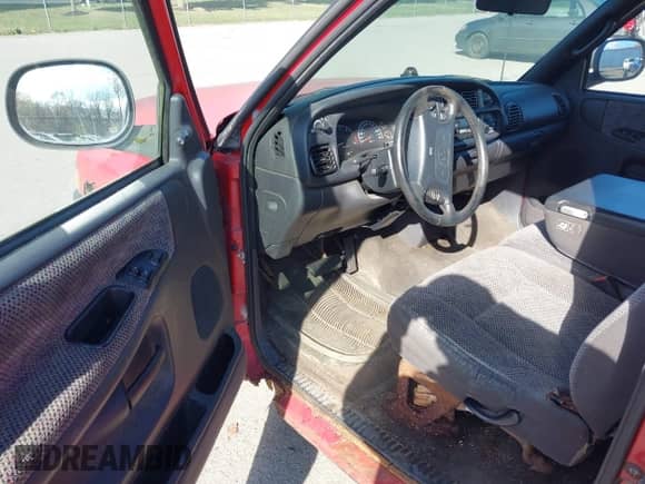 1998 Dodge 1500 with VIN 1B7HC16Z6WS752773, listed as a IAAI auction lot 43558515 with 153,417 mi miles and . Bid and sale history available at DreamBid. Image 5.