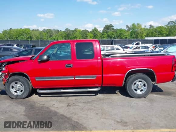 2004 Chevrolet Silverado 1500 LS with VIN 1GCEC19V84Z142003, listed as a IAAI auction lot 41998056 with 214,671 mi miles and . Bid and sale history available at DreamBid. Image 14.