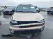 2005 Chevrolet TrailBlazer LS z VIN 1GNDT13SX52290505, wystawiony jako IAAI lot #43368321 z przebiegiem 196 110 mil mil oraz . Historia ofert i sprzedaży dostępna na DreamBid. Obrazek 12.