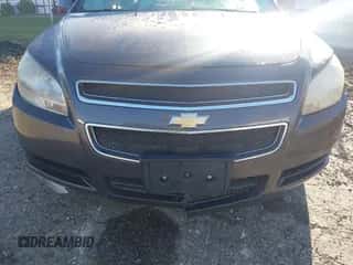 2010 Chevrolet Malibu 1LS z VIN 1G1ZB5EB1AF258687, wystawiony jako IAAI lot #43458639 z przebiegiem 204 705 mil mil oraz . Historia ofert i sprzedaży dostępna na DreamBid. Obrazek 6.