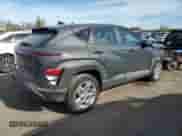 2025 Hyundai Kona SE z VIN KM8HA3AB3SU208107, wystawiony jako Copart lot #85112175 z przebiegiem 24 044 mil mil oraz Szkoda całkowita • Salvage title. Historia ofert i sprzedaży dostępna na DreamBid. Obrazek 3.