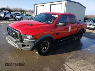 2017 Ram 1500 Rebel z VIN 1C6RR7YT8HS501682, wystawiony jako Copart lot #81990854 z przebiegiem Nie podano mil oraz Szkoda całkowita • Salvage title. Historia ofert i sprzedaży dostępna na DreamBid. Obrazek 1.