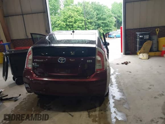 2013 Toyota Prius One z VIN JTDKN3DU9D5584318, wystawiony jako IAAI lot #42246950 z przebiegiem Nie podano mil oraz . Historia ofert i sprzedaży dostępna na DreamBid. Obrazek 17.